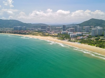 义乌万宁旅游：海滩与热带雨林，魅力对比